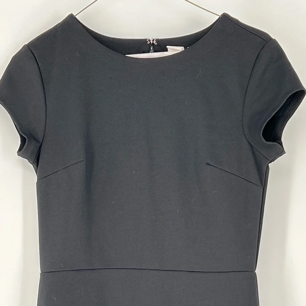 GAP LITTLE BLACK DRESS WITH‎ CAP SLEEVES AND BACK ZIPPER, CUTE AND CASUAL - Picture 2 of 10
